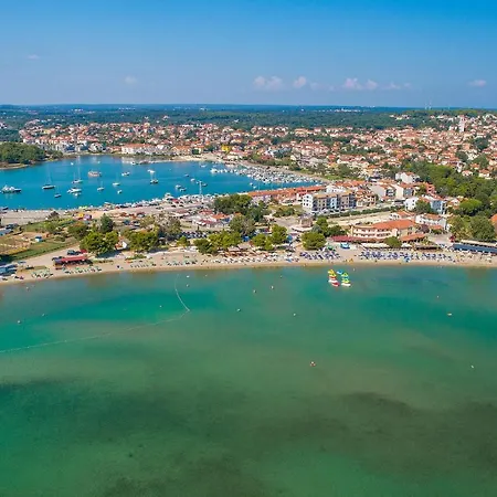 Three-bedroom Holiday In Pomer